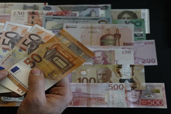 نرخ رسمی یورو و 23 ارز کاهش یافت